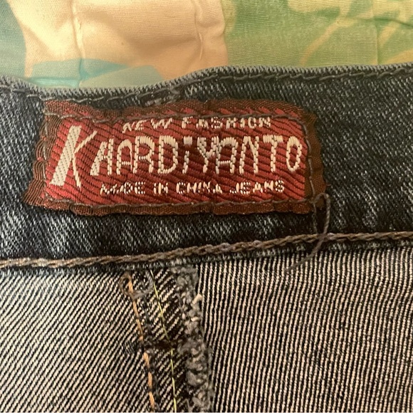 Beautiful Embroidered jeans - Picture 6 of 8